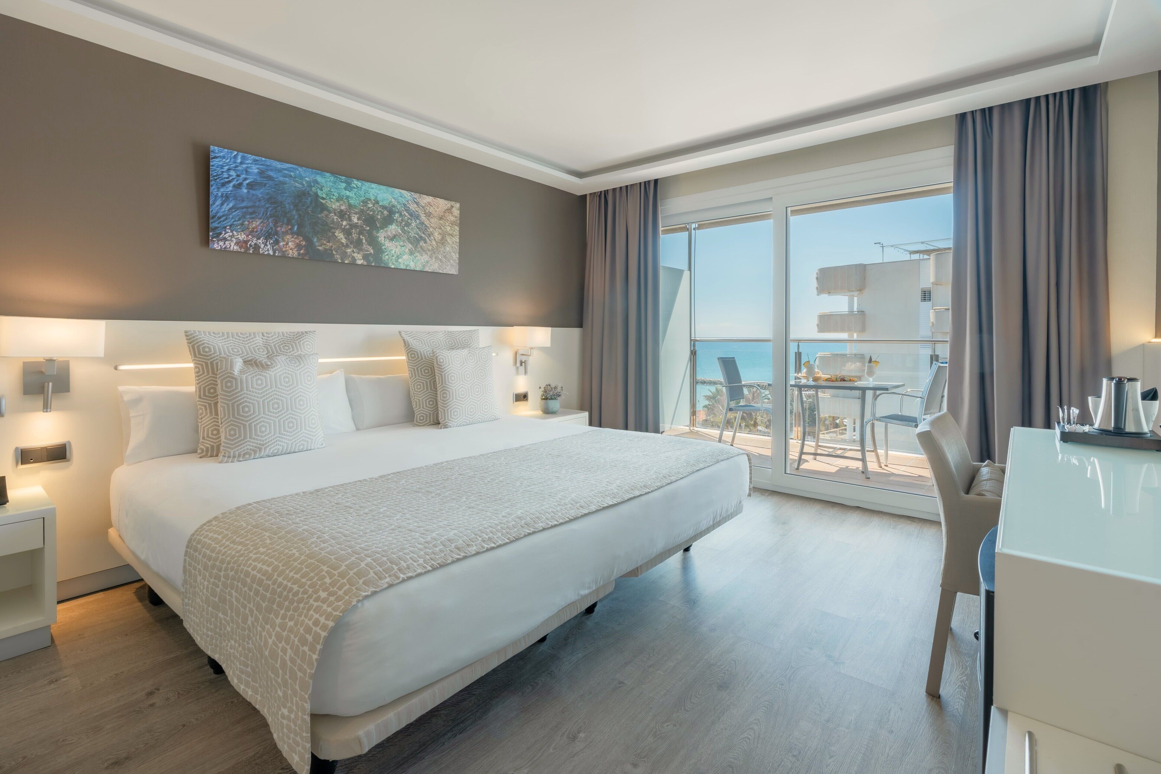 Hypo-allergenic bedding, down comforters, minibar, in-room safe