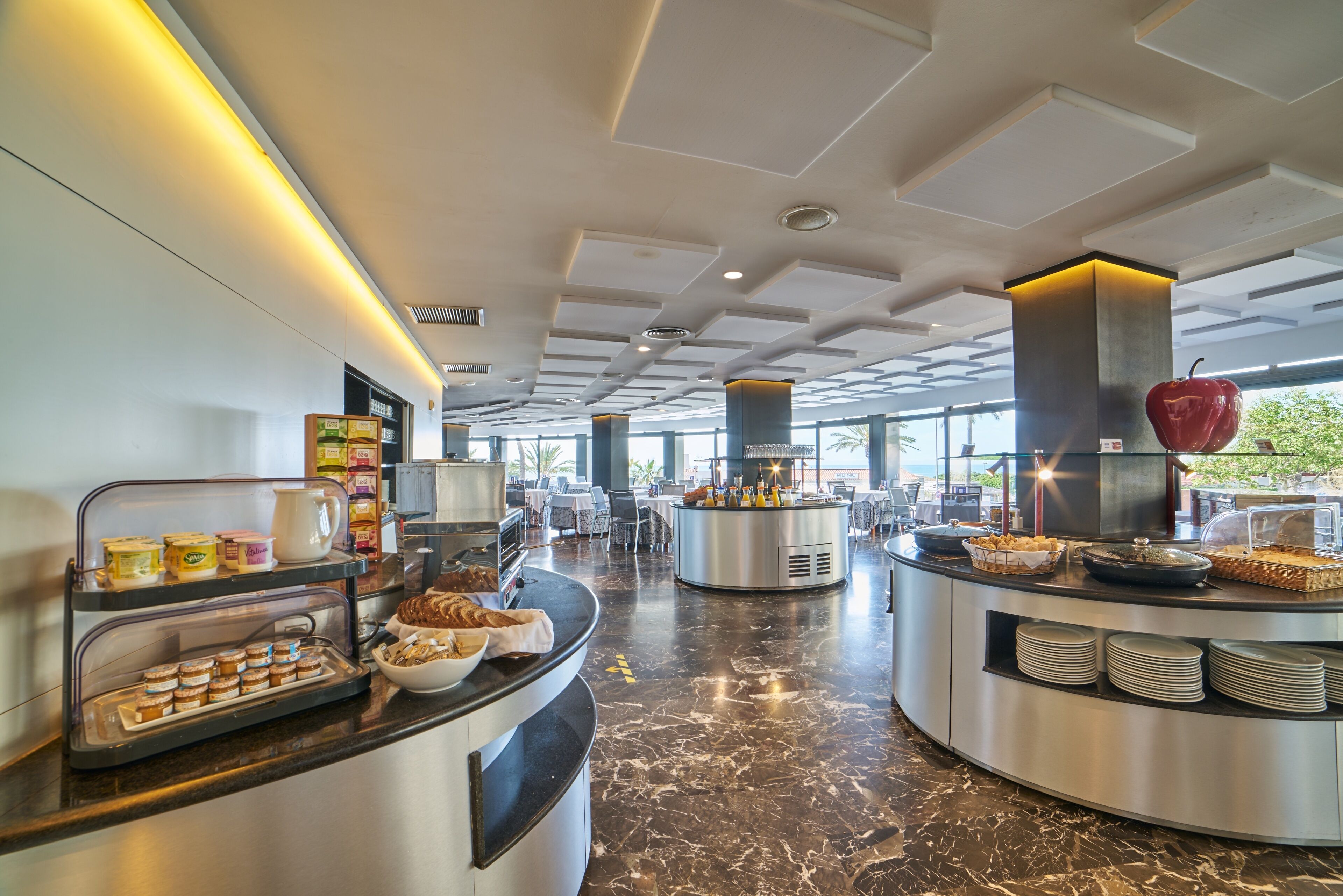 daily buffet breakfast for a fee