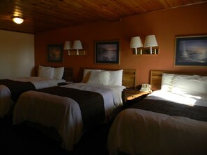 Standard Room, 1 King Bed | Down comforters, pillowtop beds, free WiFi