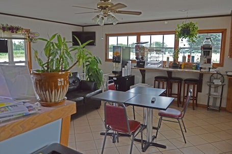 Saguão. Americas Best Value Inn Suburban Motel