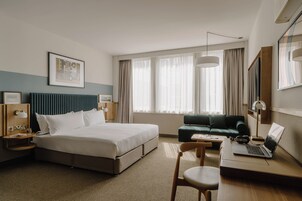 Premium bedding, in-room safe, desk, laptop workspace