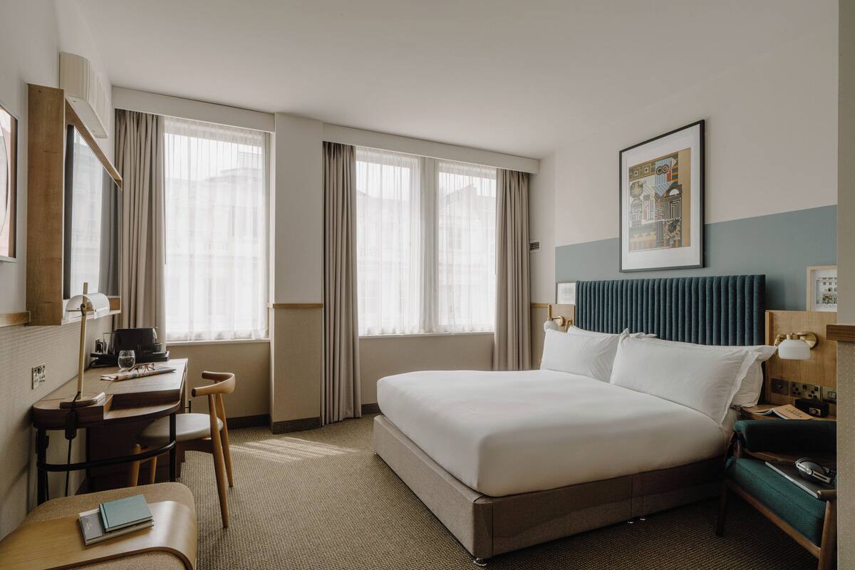 Standard Room, 1 King Bed