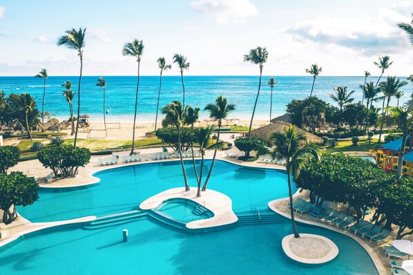 Outdoor pool, pool umbrellas, sun loungers