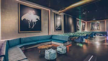 8 bars/lounges, poolside bar