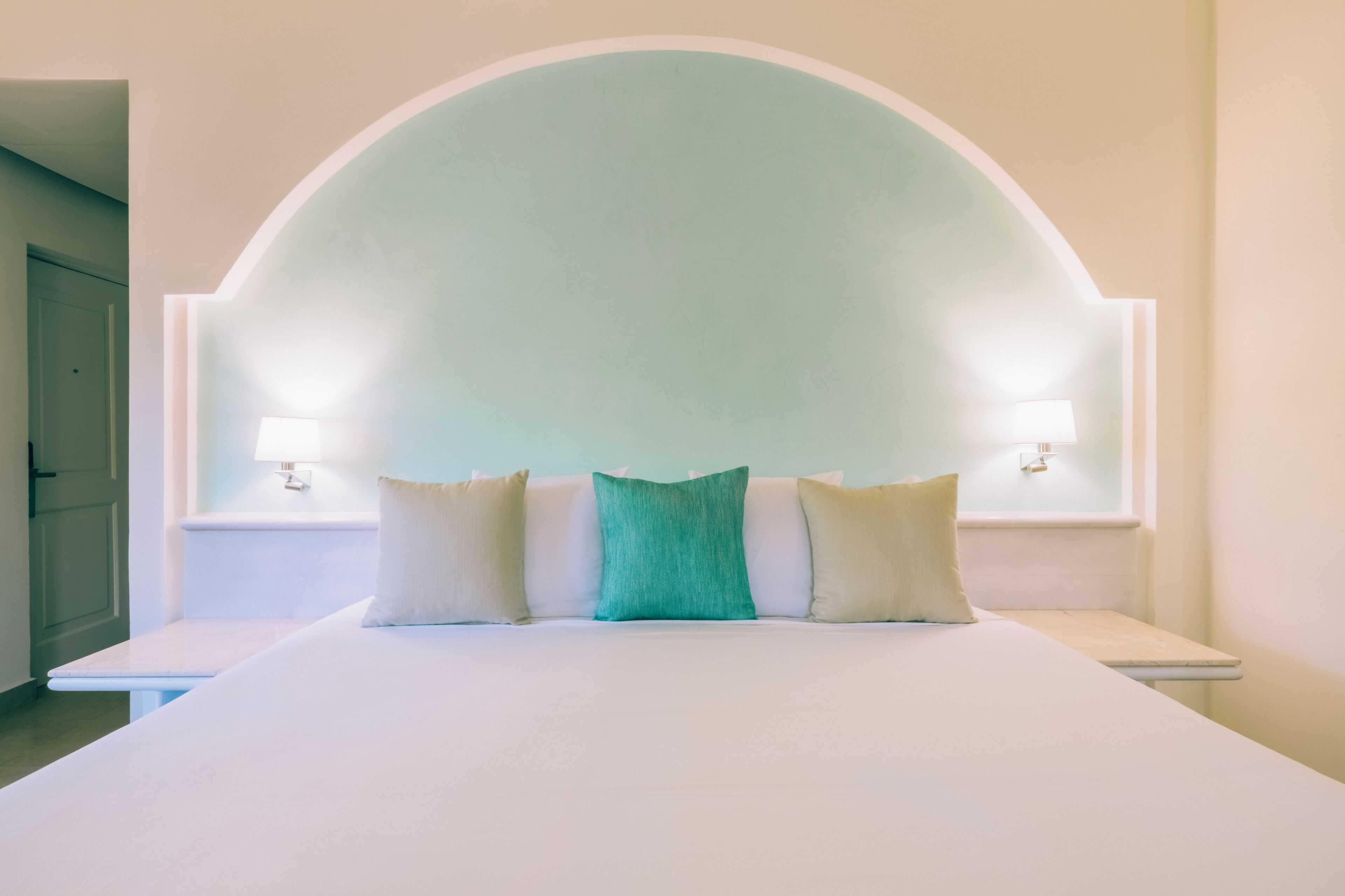 Een gratis minibar, een kluis op de kamer, een bureau