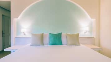 Een gratis minibar, een kluis op de kamer, een bureau