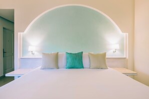 Minibar (inkludert), safe på rommet og skrivebord