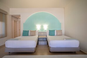 Free minibar, in-room safe, desk, laptop workspace - Iberostar Selection Bávaro Suites - All Inclusive (Punta Cana)