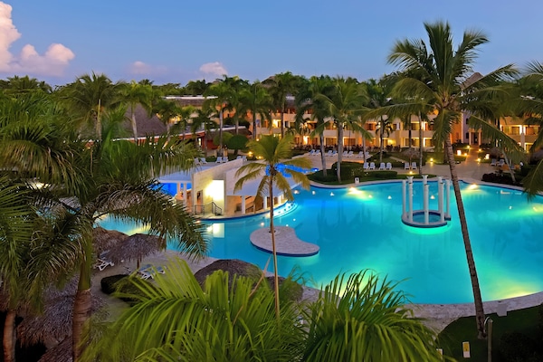 Outdoor pool, open 7 AM to 7 PM, pool umbrellas, sun loungers