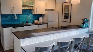 Deluxe Condo (1st Floor, Dunes View) | Private kitchen