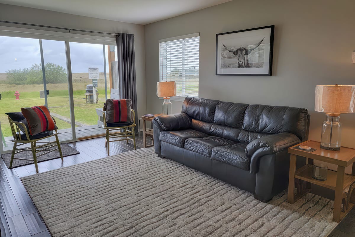 Deluxe Condo (1st Floor, Dunes View) | 1 bedroom, desk, laptop workspace, blackout drapes
