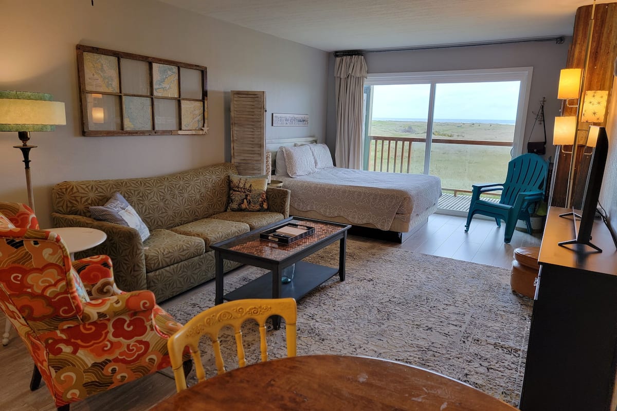 Deluxe Condo, Balcony, Ocean View (2nd Floor, Dog Friendly) | 1 bedroom, desk, laptop workspace, blackout drapes