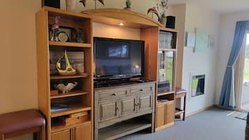 Deluxe Condo (1st Floor, Dog Friendly, Dunes View) | Living area