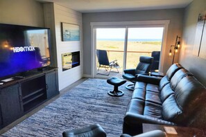 Deluxe Condo, Balcony, Ocean View (3rd Floor) | Desk, laptop workspace, blackout drapes, free WiFi