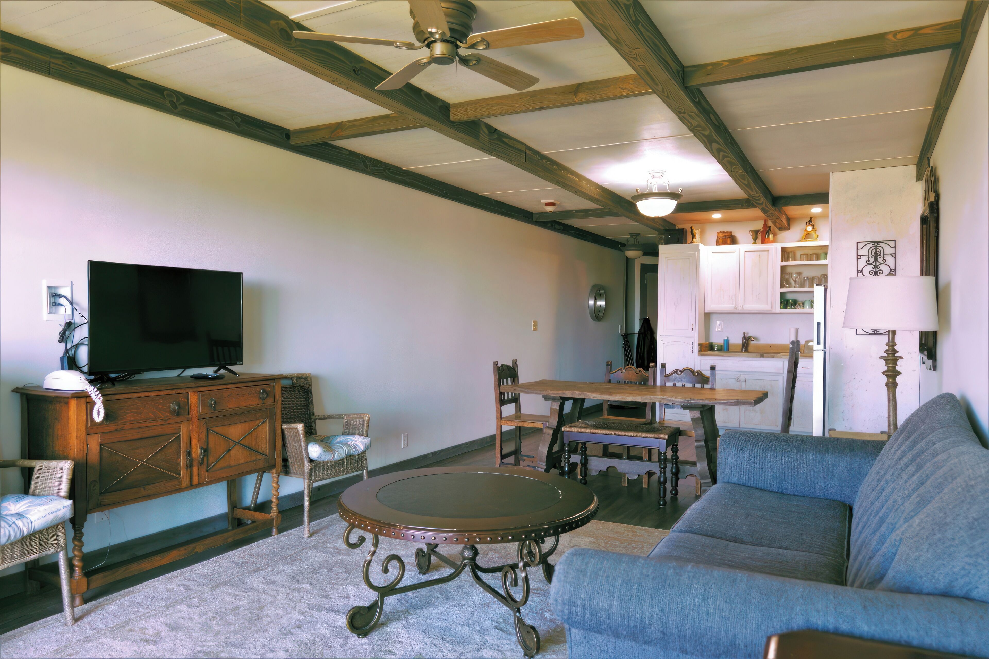 Deluxe Condo, Balcony, Ocean View (2nd Floor) | Living area | 43-inch flat-screen TV with cable channels, books, video library