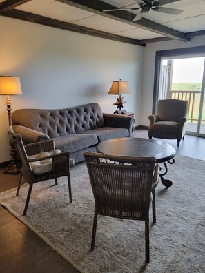 Deluxe Condo, Balcony, Ocean View (2nd Floor) | Living area