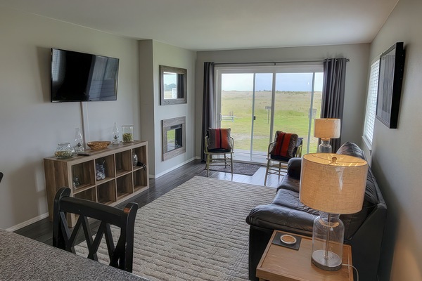 Deluxe Condo (1st Floor, Dunes View) | Living area