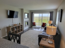 Deluxe Condo (1st Floor, Dunes View) | Living area | 43-inch flat-screen TV with cable channels, books, video library