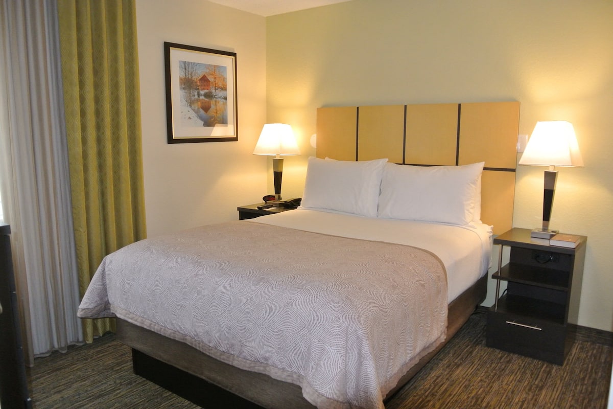 1 bedroom, desk, laptop workspace, blackout curtains