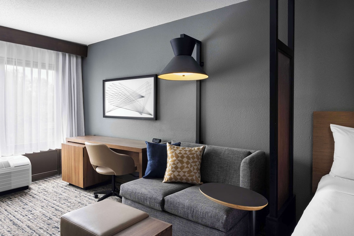Premium bedding, down comforters, pillowtop beds, in-room safe