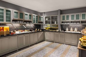 Free daily full breakfast  - Hyatt Place Dallas-North/by the Galleria (Dallas)