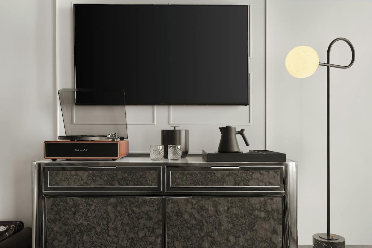 Premium bedding, in-room safe, desk, laptop workspace