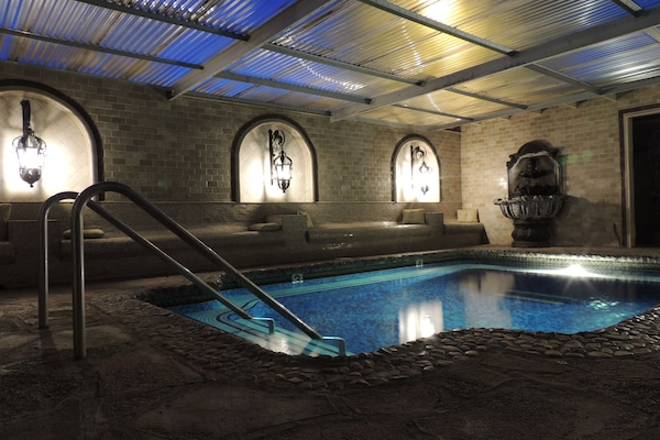 Indoor spa tub
