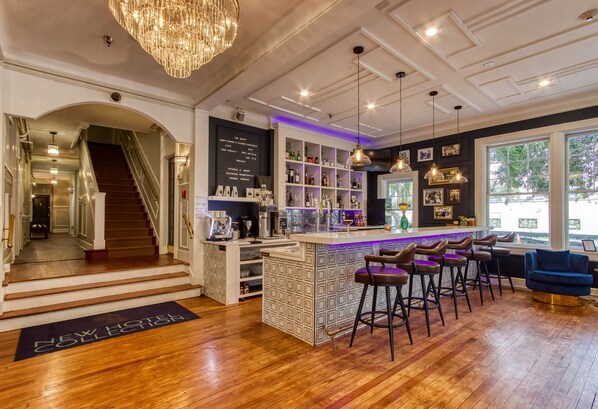 Bar (on property) - Cordova Inn (St. Petersburg)