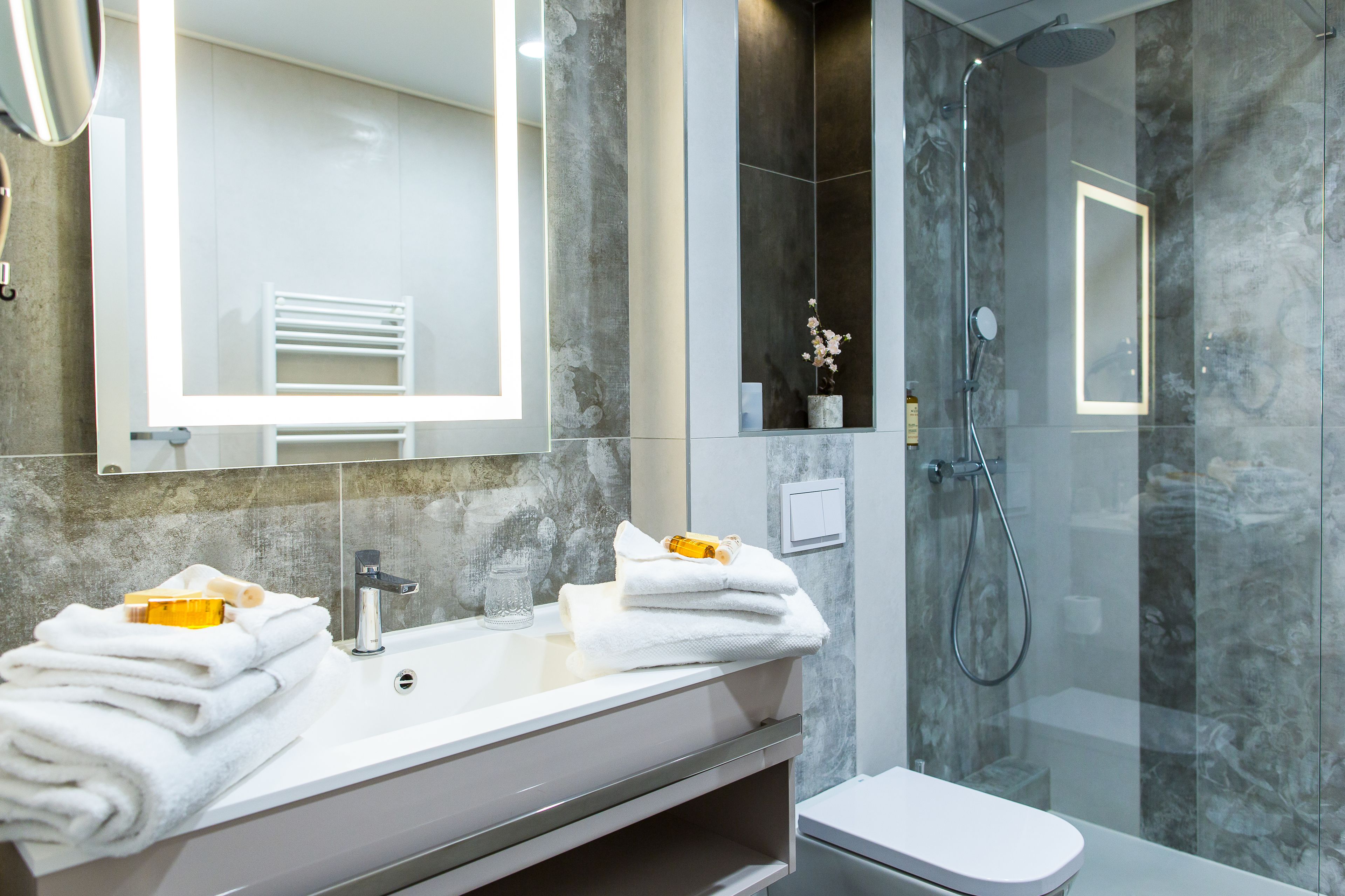 twin room, garden view | bathroom | free toiletries, hair dryer, slippers, towels