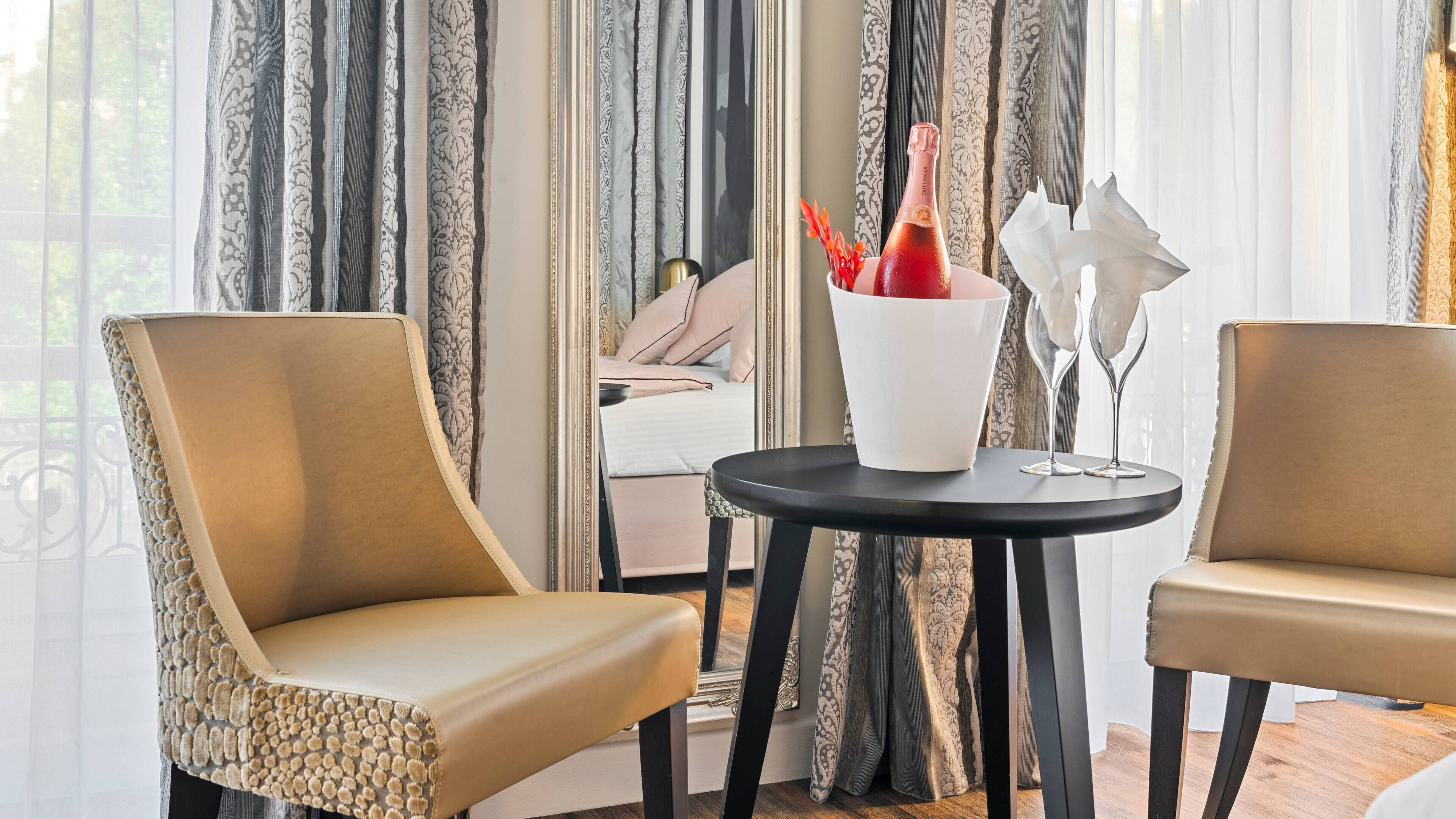 triple room, city view | minibar, in-room safe, desk, soundproofing