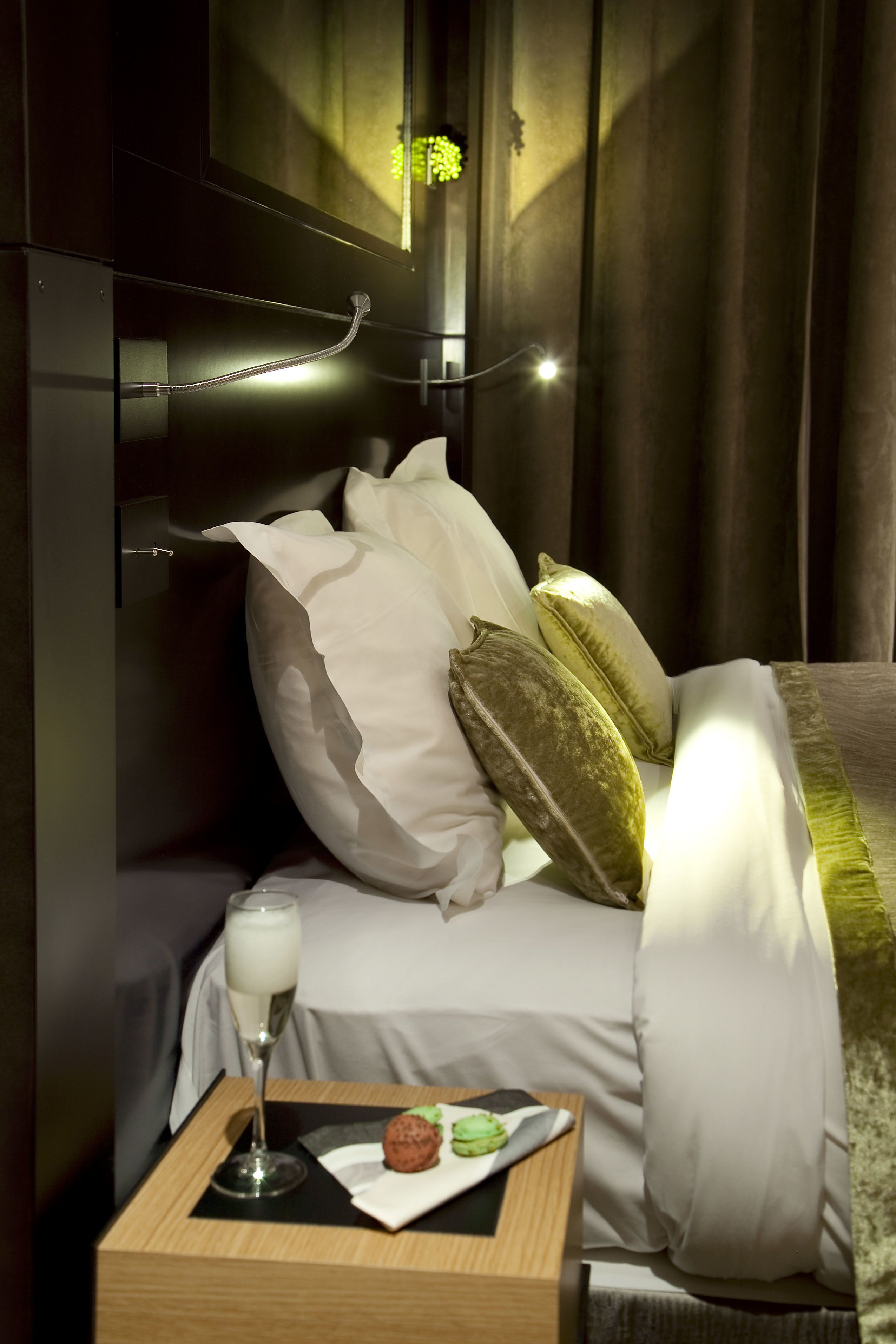 comfort room | premium bedding, minibar, in-room safe, desk
