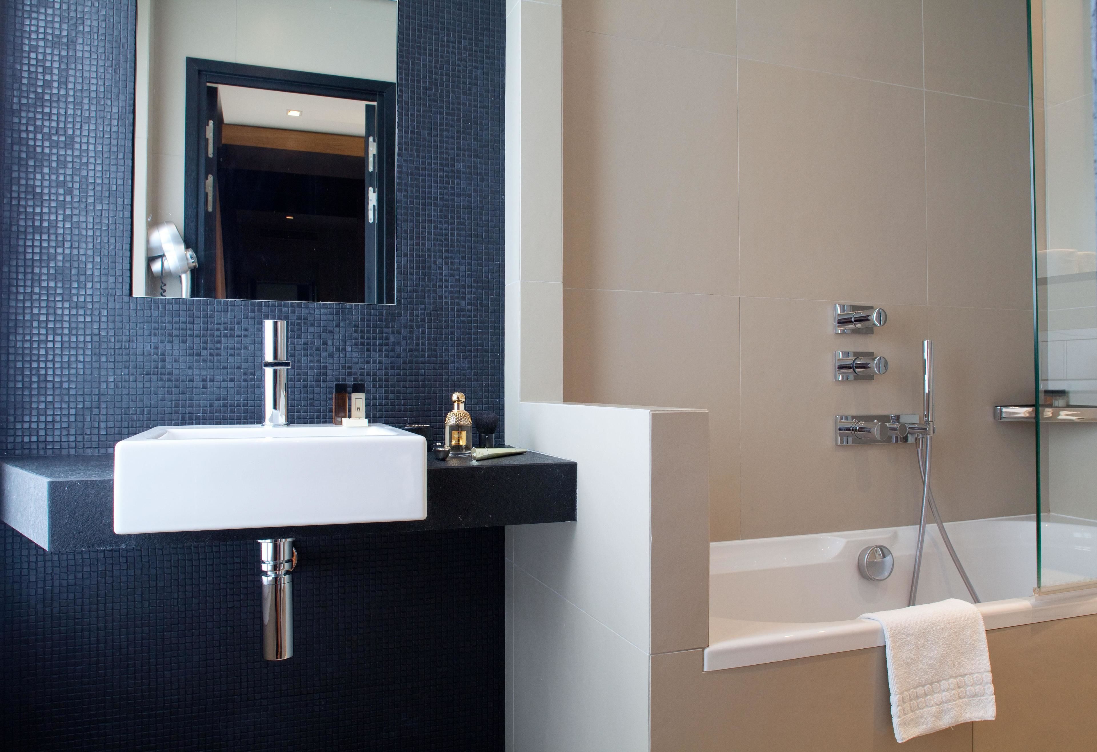 deluxe double room | bathroom | free toiletries, hair dryer, towels