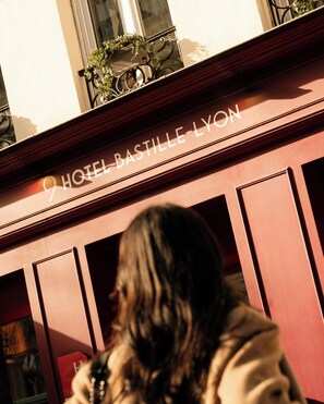 Front of property - 9Hotel Bastille - Lyon (Paris)