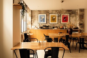 Frokostbuffé hver dag (EUR 14 per person)