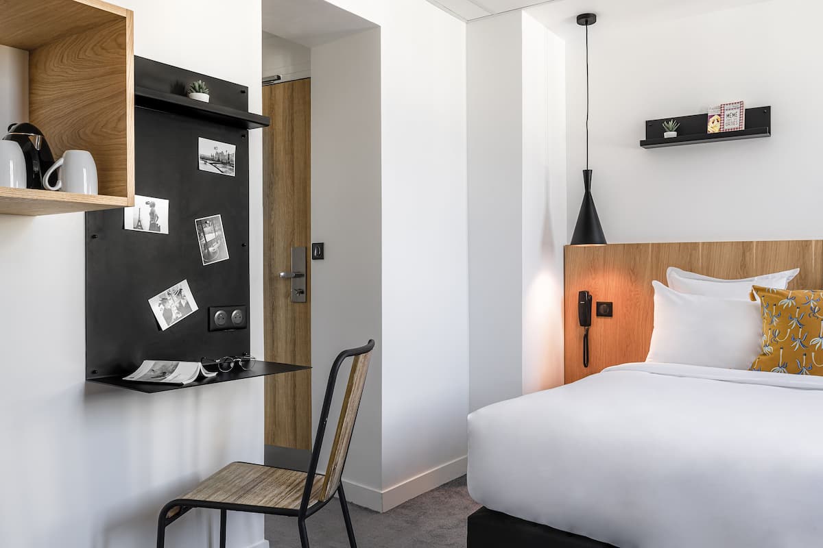 Desk, free WiFi, bed sheets