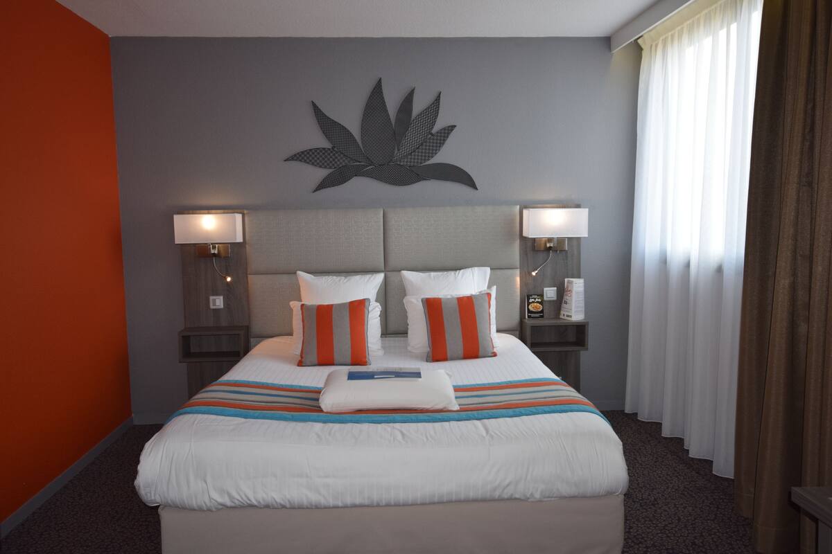 standard room, 1 double bed | individually decorated, individually furnished, desk, blackout curtains