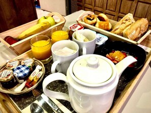 Petit déjeuner buffet (16 EUR par personne)