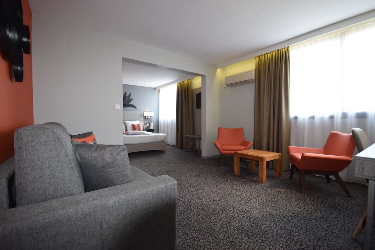 standard room, 1 queen bed with sofa bed | individually decorated, individually furnished, desk, blackout curtains