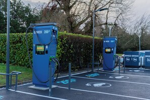 Electric vehicle-charging station - Kyriad Prestige - Bordeaux Aeroport (Merignac)