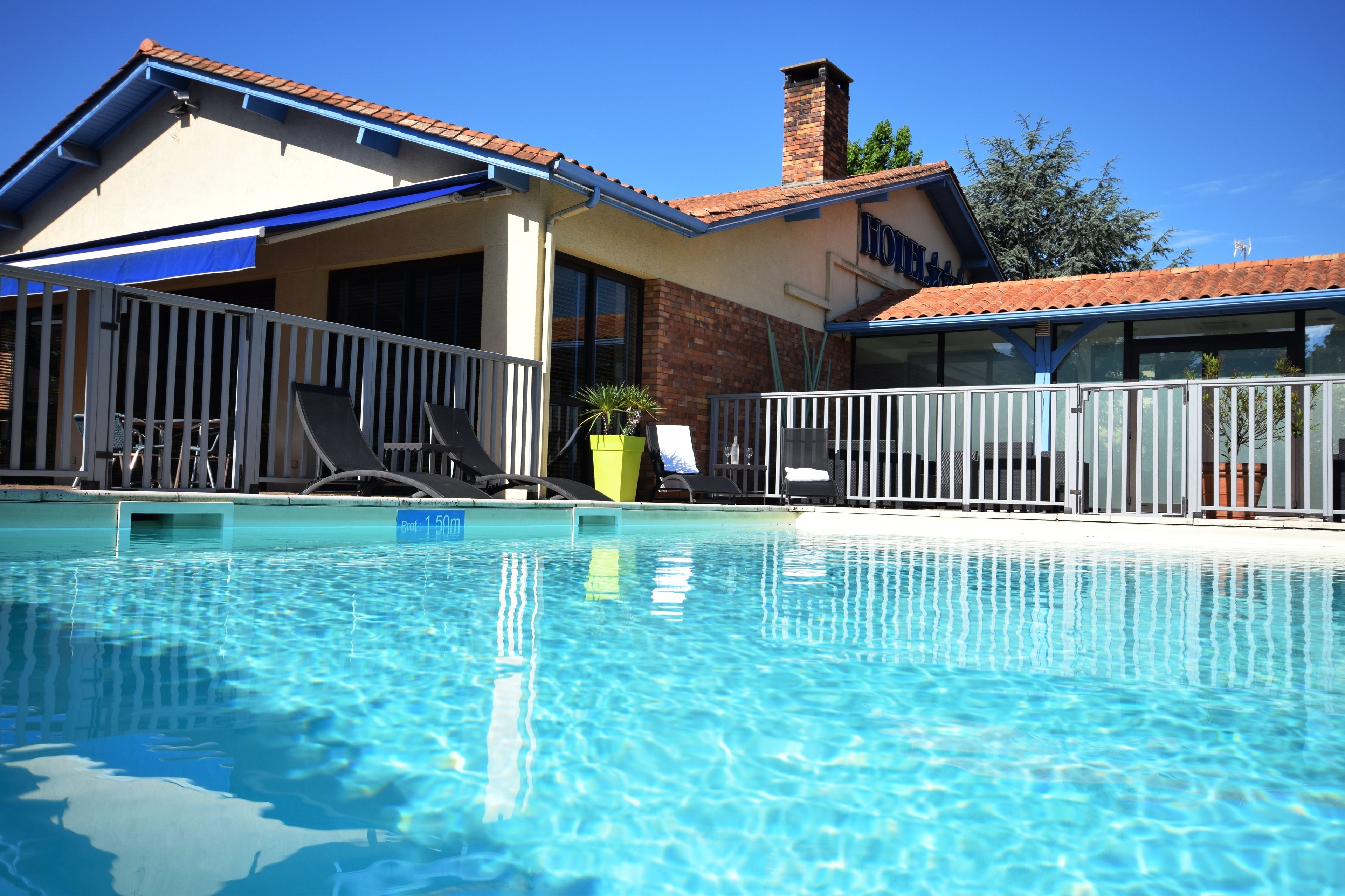 outdoor pool, pool loungers