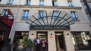 The Grand Hotel Gobelins facade with a large glass entrance and a classic architectural design. - Grand Hotel des Gobelins (Paris)