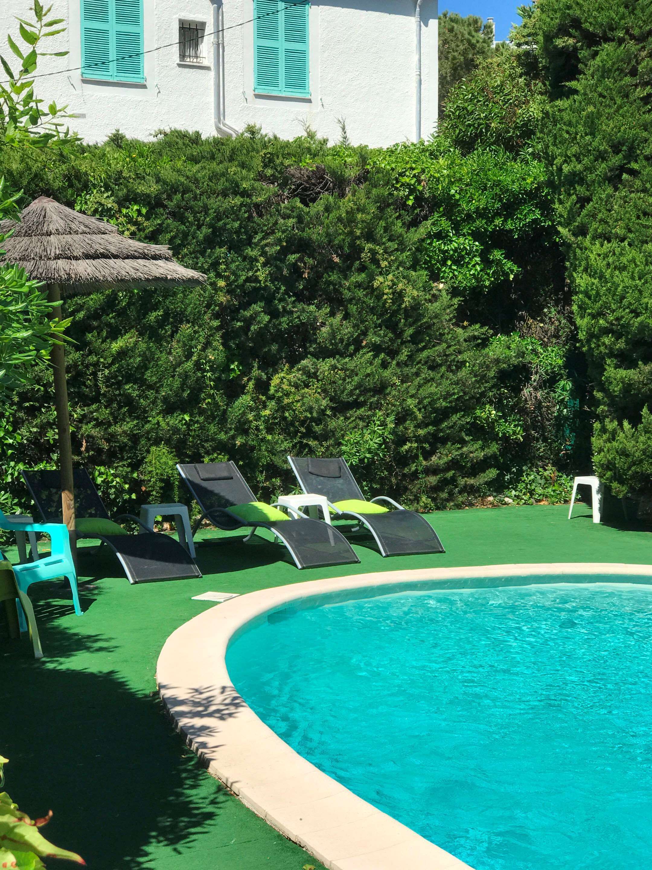 seasonal outdoor pool, open 9:30 am to 7:00 pm, pool loungers