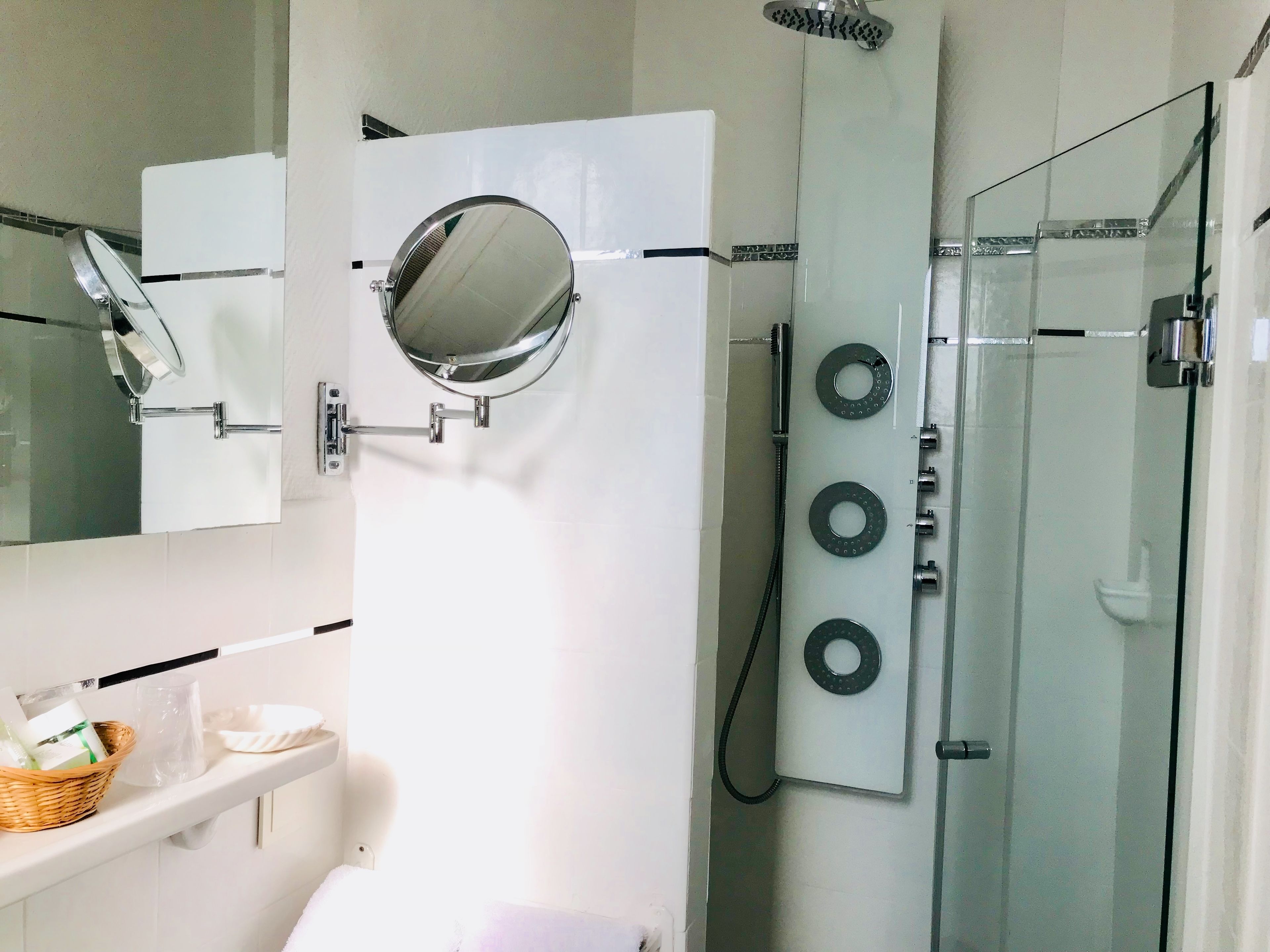 Camera tripla | Bagno | Set di cortesia gratuito, asciugacapelli, asciugamani