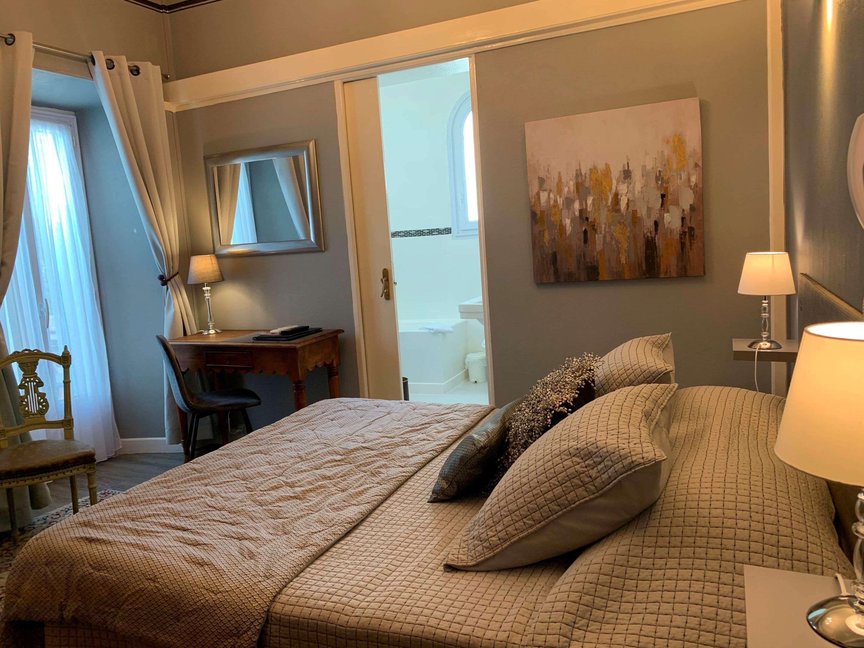 Superior Double or Twin Room | Minibar, in-room safe, individually decorated, individually furnished