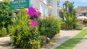 Front of property - Hôtel Le Pré Catelan (Antibes)