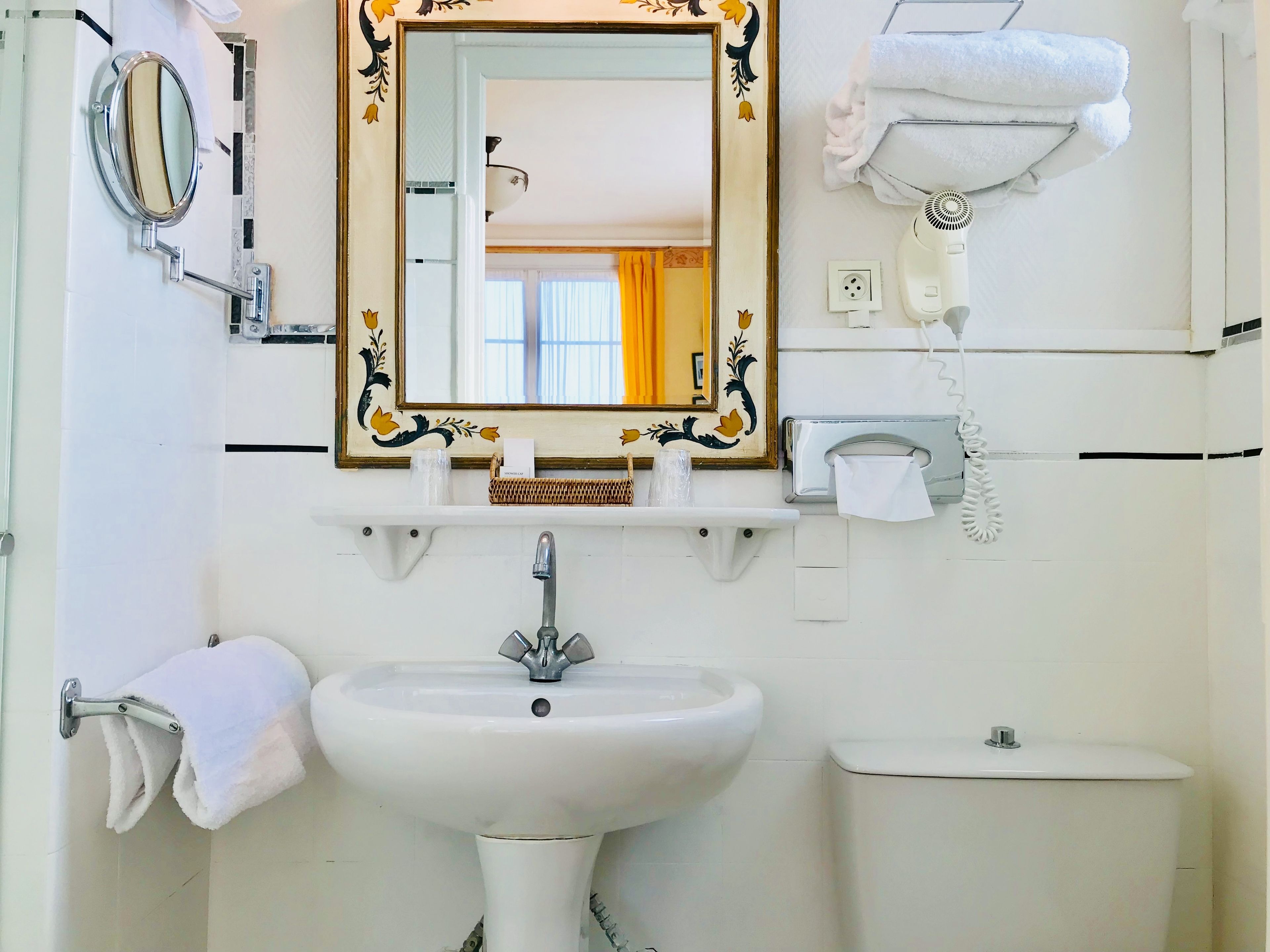 superior double or twin room | bathroom | free toiletries, hair dryer, towels