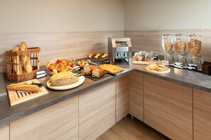 Tägliches Frühstücksbuffet gegen Gebühr