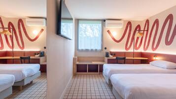 Literie de qualité supérieure, bureau, rideaux occultants