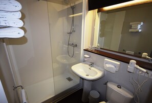 Standard Double or Twin Room | Bathroom | Combined shower/tub, hair dryer, towels