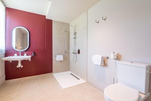 Superior-Zimmer, 1 Queen-Bett, Erdgeschoss | Badezimmer | Duschwanne, Haartrockner, Handtücher